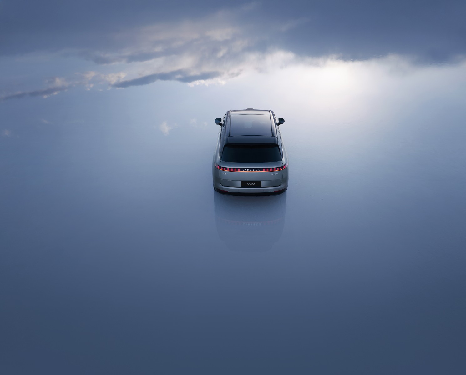 Lynk & Co 900 Base